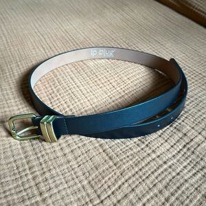 Thin black belt, size medium